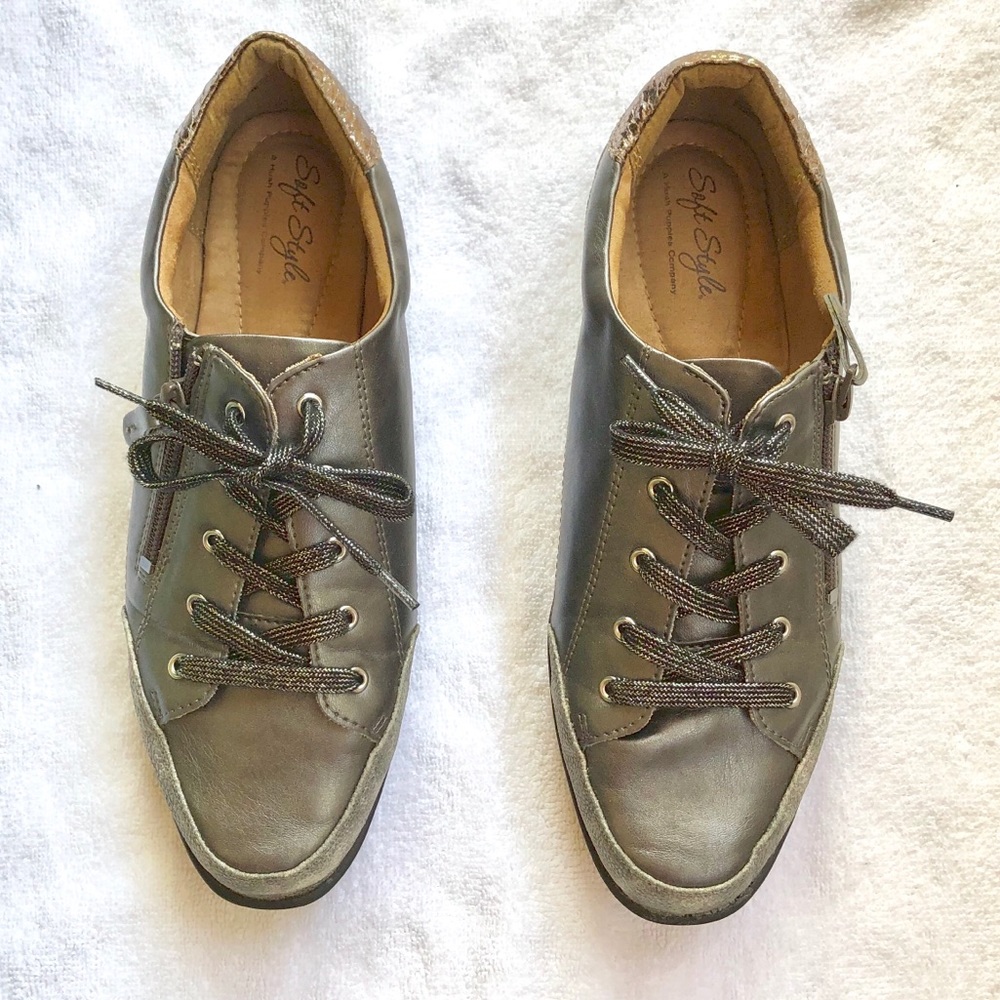 Hush puppies Soft style sneakers, sz 8US